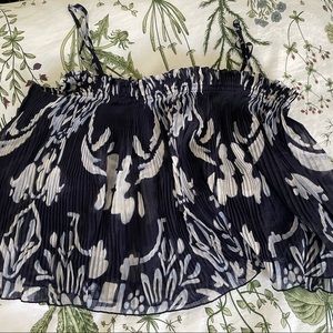 Flowy creped tank top